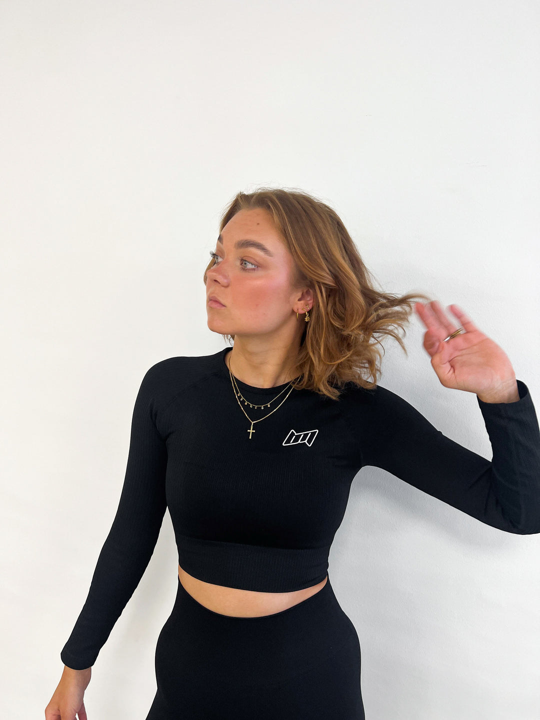 BM Seamless Ribbed Long Sleeve Cropped Top Black